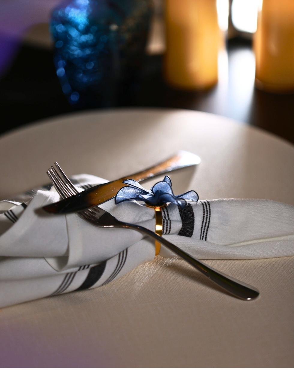 Table setting at De Paris